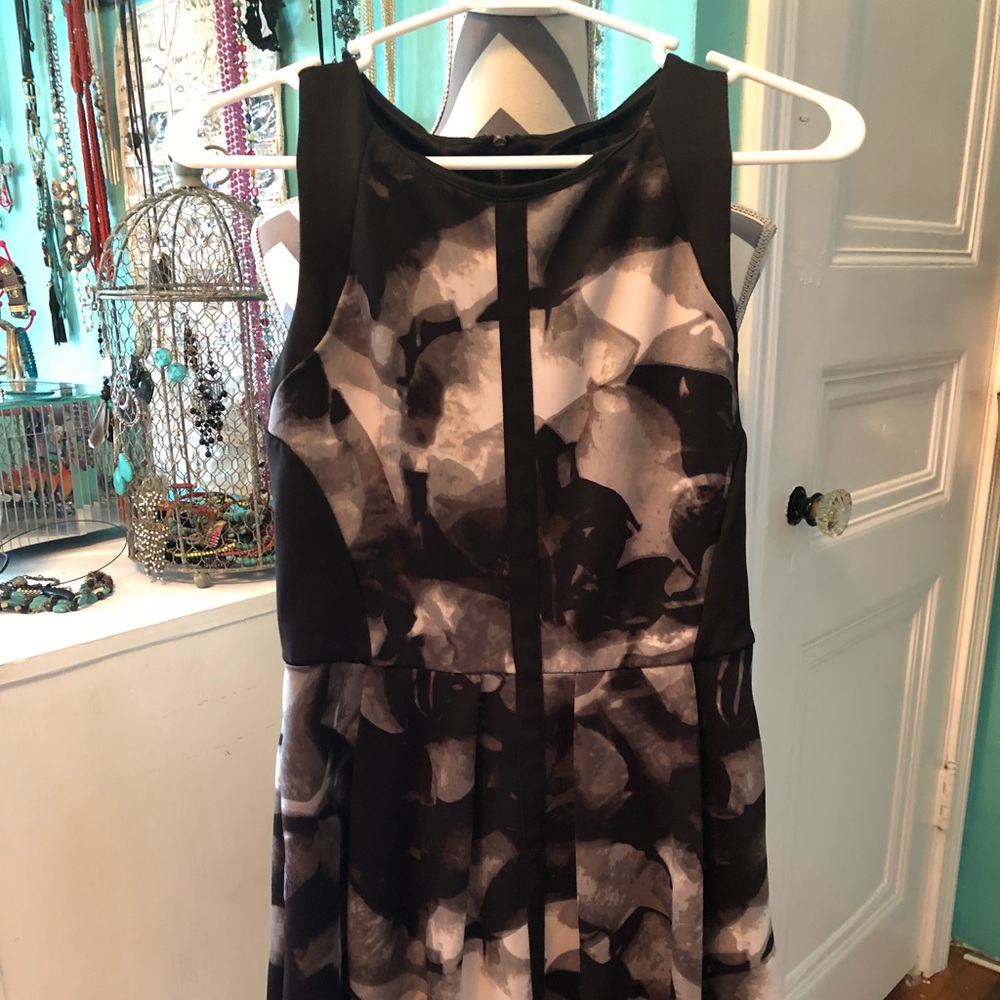 Dress - Picture 2 of 5